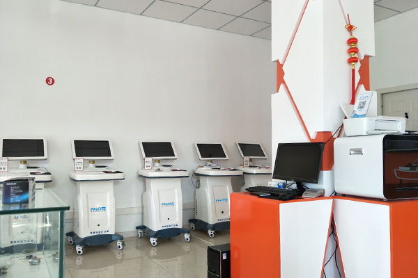 “健康一体机”走进银川市贺兰县广电智慧社区