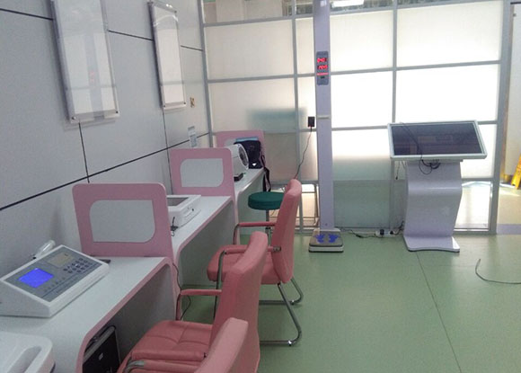 兴平市人大代表调研健康一体机