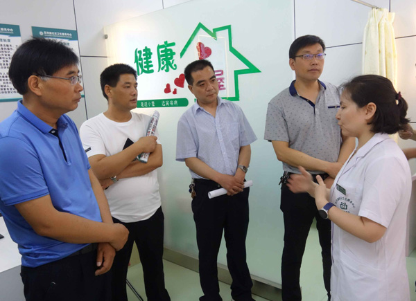 兴平市人大代表调研健康一体机